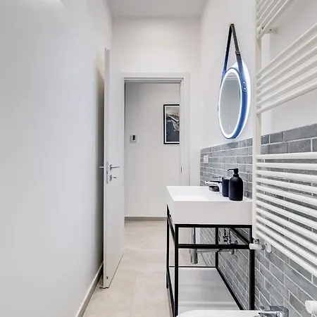 Bdc - Empire, Noble 3-bdr Apartment *