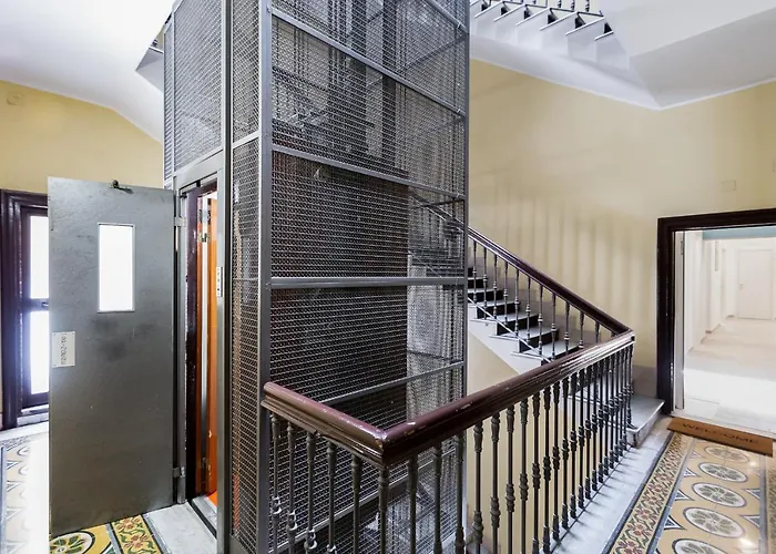 Bdc - Empire, Noble 3-bdr Appartamento