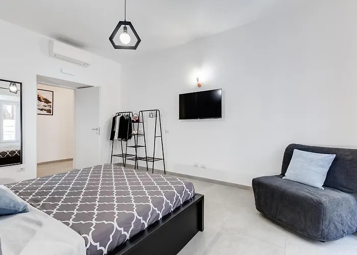 Bdc - Empire, Noble 3-bdr Appartamento